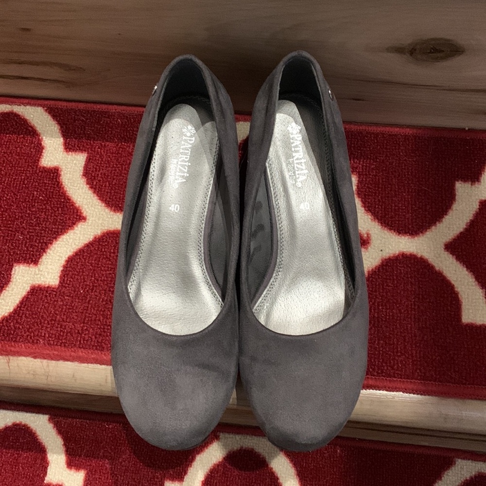 EUC Patrizia by Spring Step Gray Faux Suede Wedge Heeled Pumps Sz 40